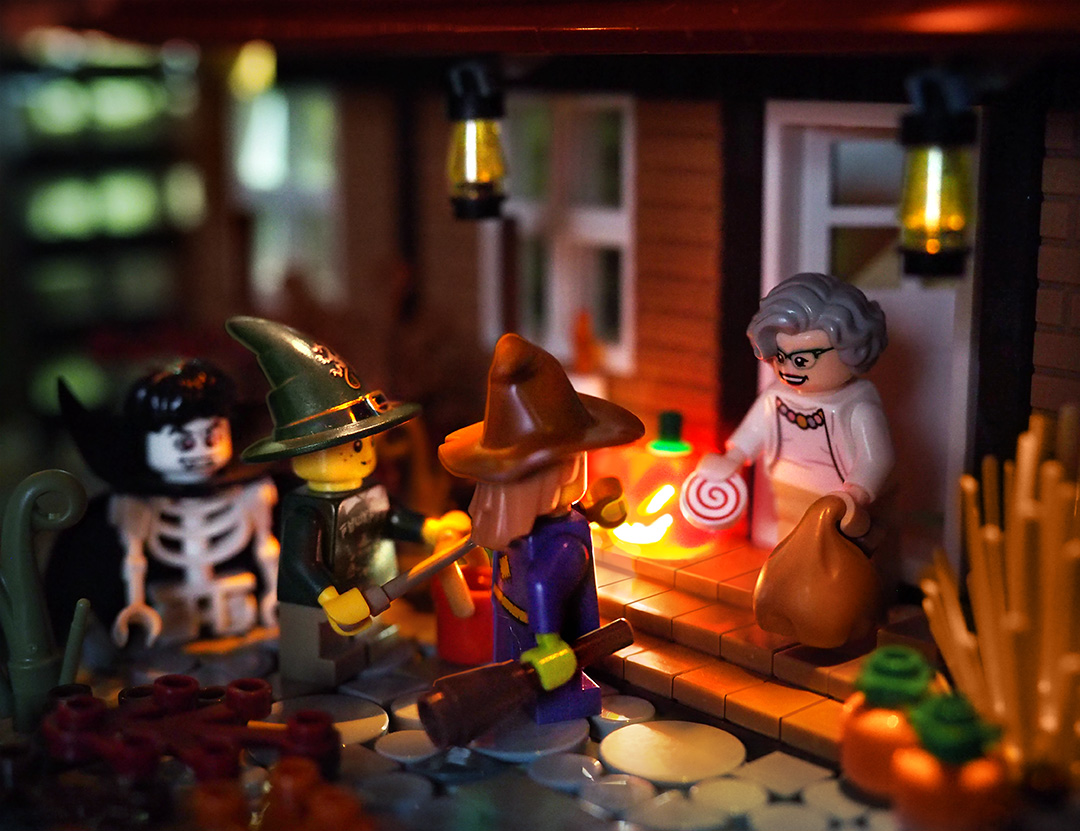 Lego-Halloween-2-MOC.jpg